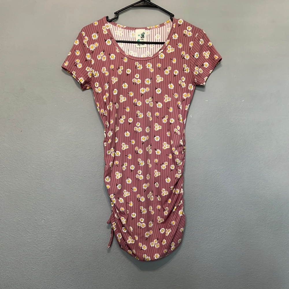 extremely comfortable and fitting mini dress